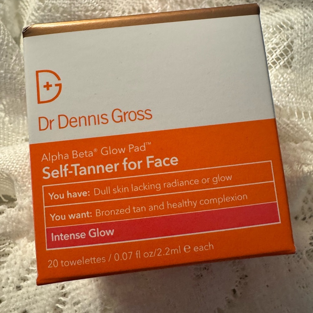Dr Dennis Gross Alpha Beta Glow Pad Self-Tanner for Face - Orange